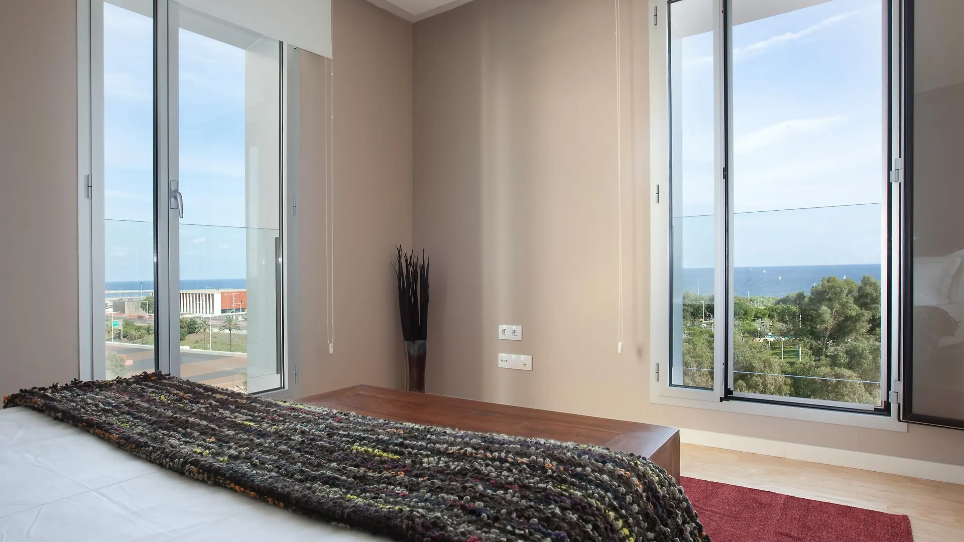 Lugaris Beach 巴塞罗那